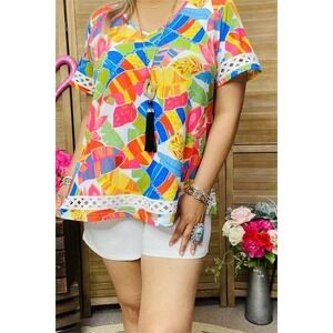 NWT Southern Stitch Colorful Leaf Print V-Neck‎ Top XL Short Sleeve Crochet Trim